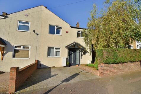 Sky Peals Road, Woodford Green... 3 bed semi