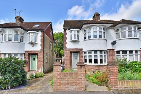 Betoyne Avenue, Chingford, London.... 4 bed semi