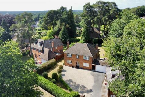Heatherdale Road, Surrey GU15 4 bed detached house for sale