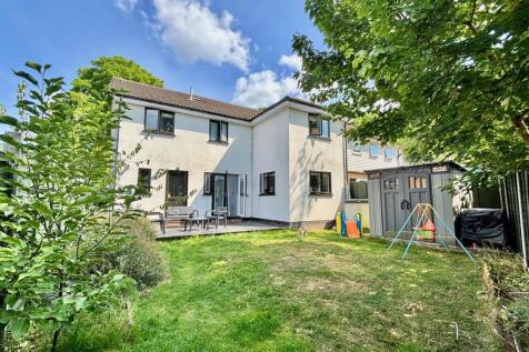Corfe Gardens, Frimley GU16 4 bed detached house for sale