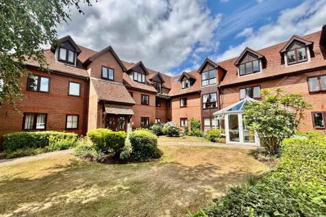 1 bedroom ground floor flat for sale