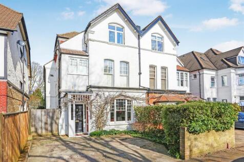 5 bedroom semi-detached house for sale