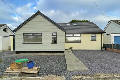 Gorddinog Crescent, Llangoed... 4 bed bungalow for sale