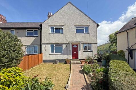 4 bedroom end of terrace house for sale