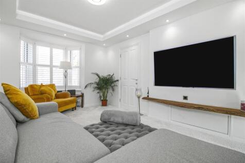 Burton Close, Fairfield, Hitchin 4 bed detached house for sale