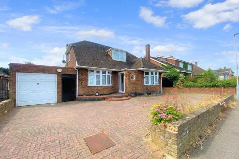 Bampton Road, L & D Borders, Luton... 4 bed bungalow for sale