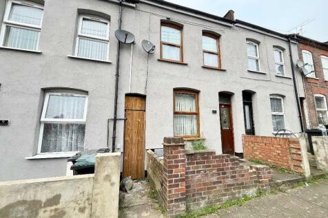 Dane Road, Biscot Mill, Luton... 2 bed terraced house for sale