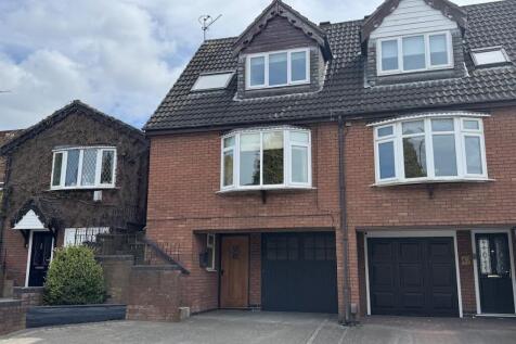 3 bedroom semi-detached house for sale
