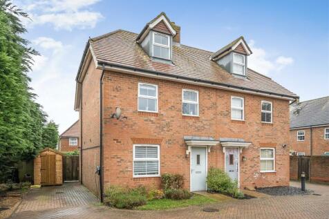 Locks Yard, Headcorn, Ashford 3 bed end of terrace house for sale