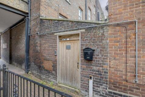 High Street, High Wycombe HP11 1 bed flat for sale