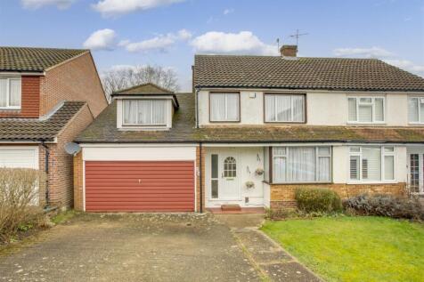 Mount Close, High Wycombe HP12 4 bed semi