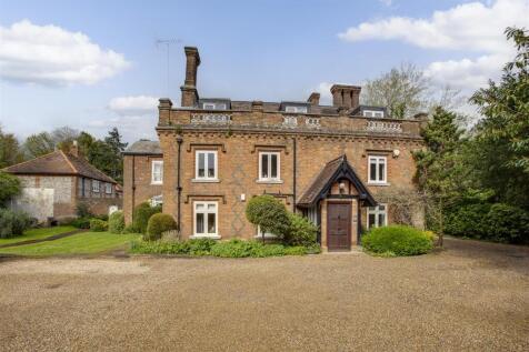 Totteridge Lane, High Wycombe HP13 2 bed maisonette for sale