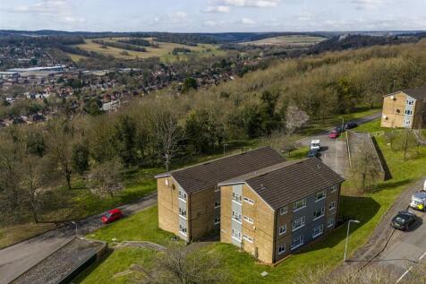 The Pastures, High Wycombe HP13 2 bed apartment for sale