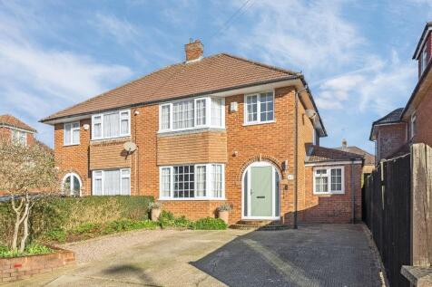 Cressex Road, High Wycombe HP12 3 bed semi