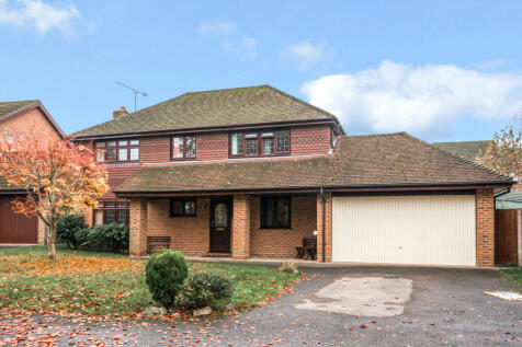 Alsford Close, Lightwater, Surrey, GU18 4 bed detached house for sale