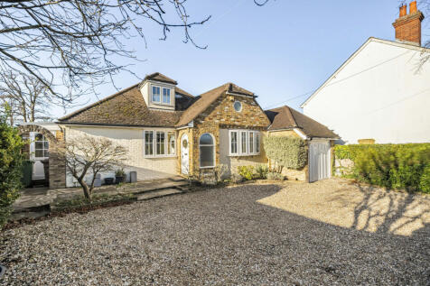 MacDonald Road, Lightwater, Surrey, GU18 4 bed detached house for sale