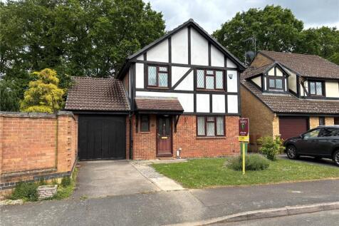 Drayhorse Drive, Bagshot, Surrey, GU19 4 bed detached house for sale