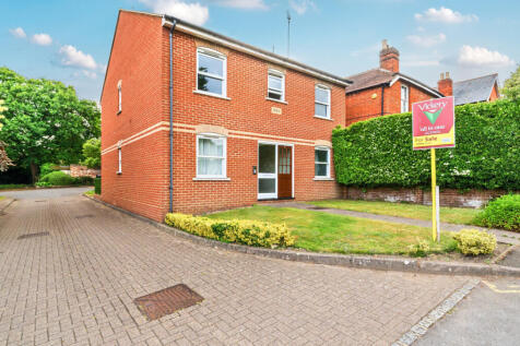 Updown Hill, Windlesham, Surrey, GU20 1 bed apartment for sale