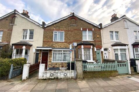 Queens Road, London, N11 3 bed terraced house for sale