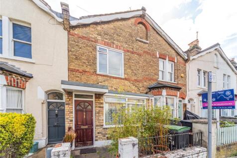 Queens Road, London, N11 3 bed terraced house for sale