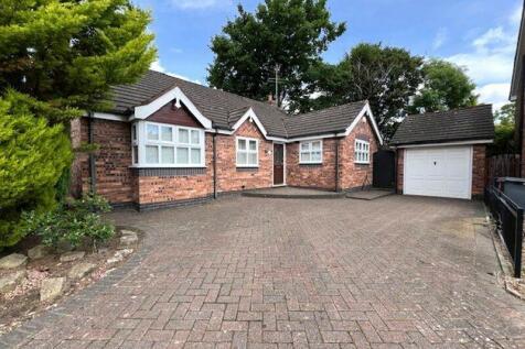 4 bedroom detached bungalow for sale