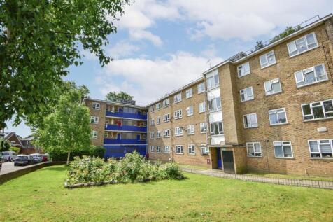 Queen Elizabeths Close, London, N16 2 bed apartment for sale