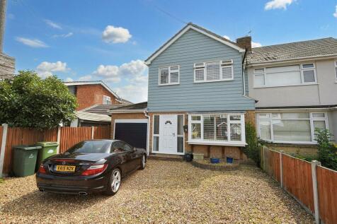 3 bedroom semi-detached house for sale