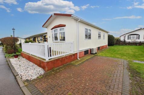 Canvey Island SS8 1 bed park home for sale