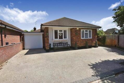 Grasmere Road, Canvey Island SS8 3 bed detached bungalow for sale