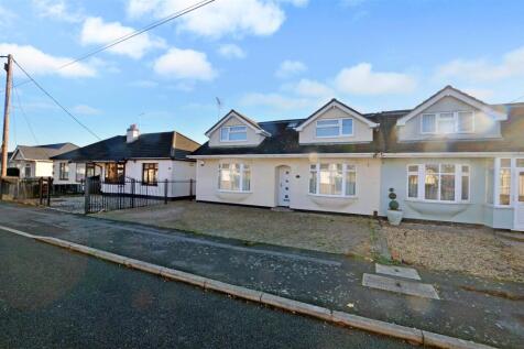 The Driveway, Canvey Island SS8 5 bed semi