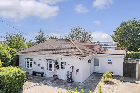 4 bedroom detached bungalow for sale