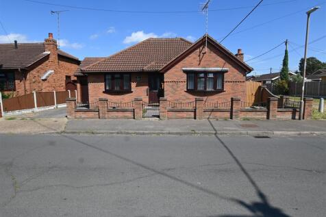 Maurice Road, Canvey Island SS8 3 bed detached bungalow for sale