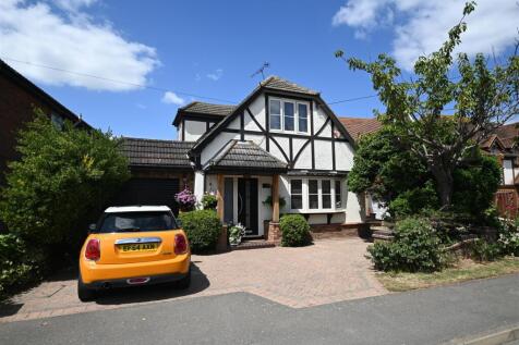 May Avenue, Canvey Island SS8 3 bed detached house for sale