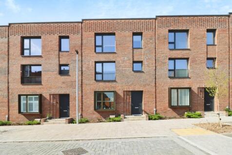 5 bedroom terraced house for sale