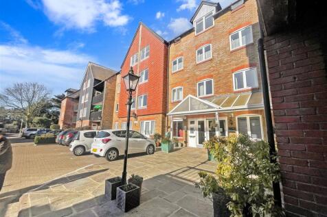 2 bedroom ground floor flat for sale