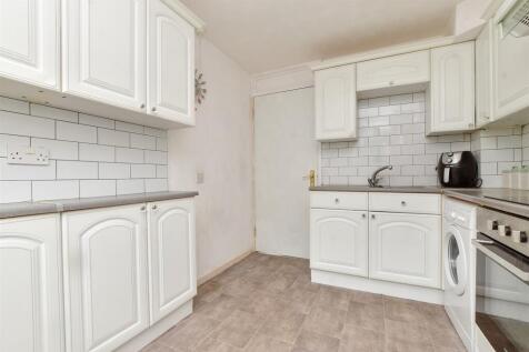 1 bedroom ground floor flat for sale