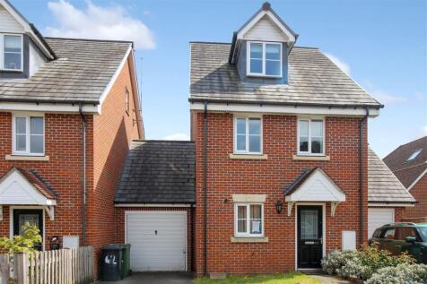 Royal Drive, Bordon 3 bed detached house for sale