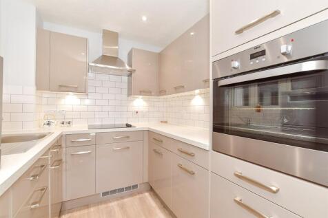 1 bedroom ground floor flat for sale
