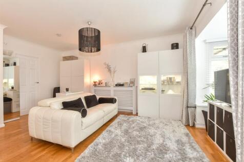 1 bedroom ground floor maisonette for sale
