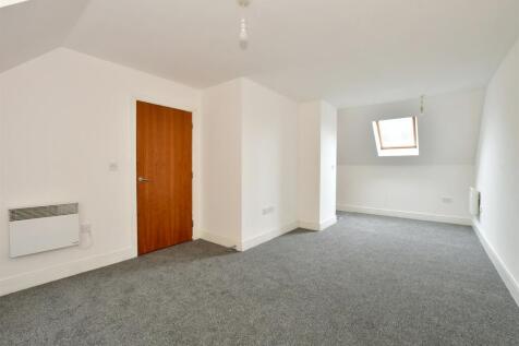 Worth Park Avenue, Crawley, West Sussex 2 bed apartment for sale