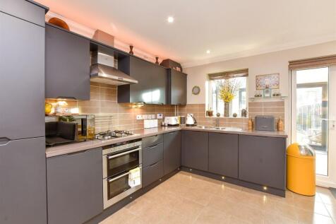 3 bedroom town house for sale