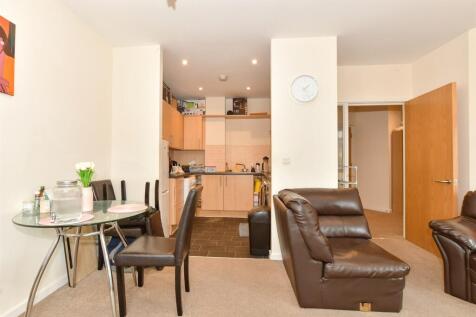 High Street, Crawley, West Sussex 2 bed apartment for sale
