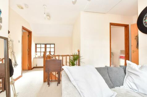 1 bedroom maisonette for sale