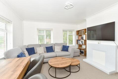 2 bedroom maisonette for sale