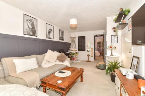 1 bedroom ground floor maisonette for sale