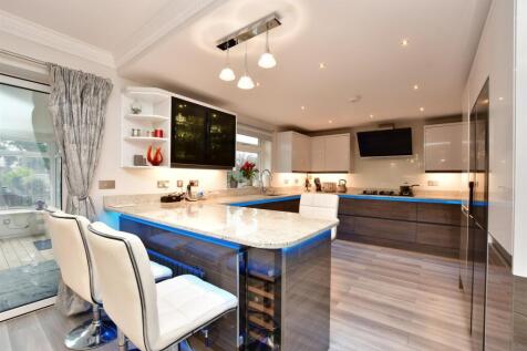4 bedroom semi-detached house for sale