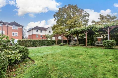 2 bedroom ground floor flat for sale