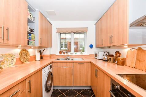 2 bedroom ground floor flat for sale