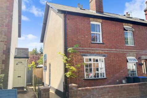4 bedroom end of terrace house for sale