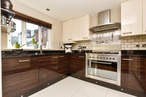 2 bedroom maisonette for sale
